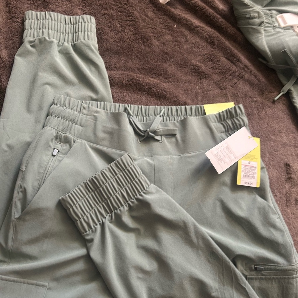 Stretch woven cargo pant brand new